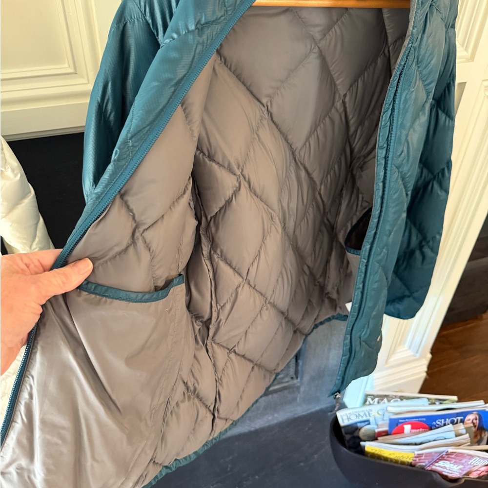 Montbell Green Puffer Jacket- GREAT condition - Picture 6 of 6